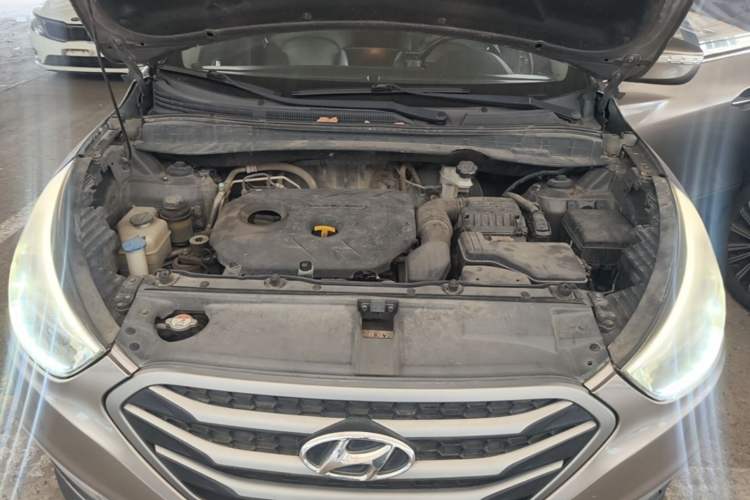 Used Hyundai ix35 2013 2.0L Automatic Two-Wheel Drive Smart GLS China IV Standard Engine Bay