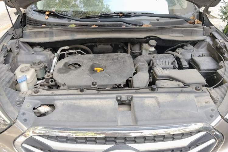 Used Hyundai ix35 2013 2.0L Automatic Two-Wheel Drive Smart GLS China IV Standard Engine Bay