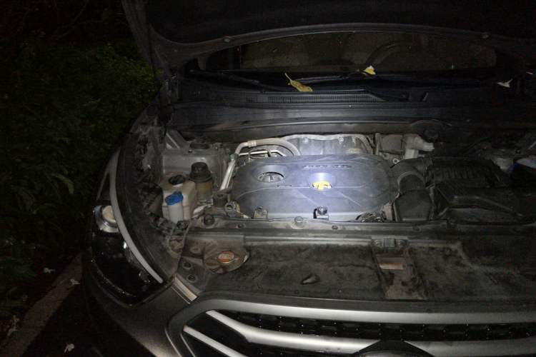 Used Hyundai ix35 2013 2.0L Automatic Two-Wheel Drive Smart GLS China IV Standard Engine Bay Right