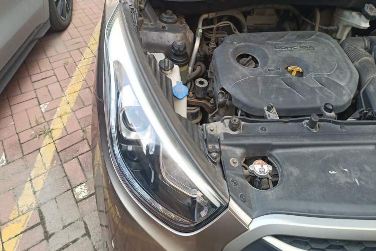 Used Hyundai ix35 2013 2.0L Automatic Two-Wheel Drive Smart GLS China IV Standard Engine Bay Right