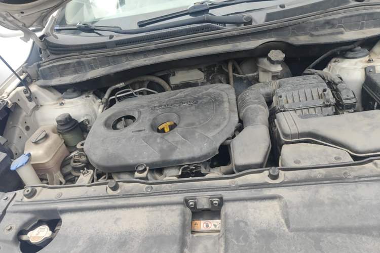 Used Hyundai ix35 2013 2.0L Automatic Two-Wheel Drive Smart GLS China V Standard Engine Bay