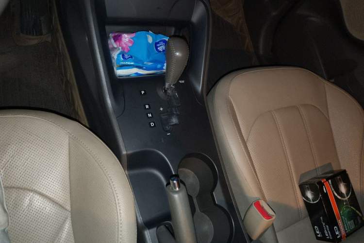 Used Hyundai ix35 2013 2.0L Automatic Two-Wheel Drive Smart GLS China IV Standard Gear Lever