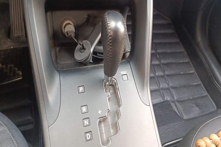 Used Hyundai ix35 2013 2.0L Automatic Two-Wheel Drive Smart GLS China IV Standard Gear Lever