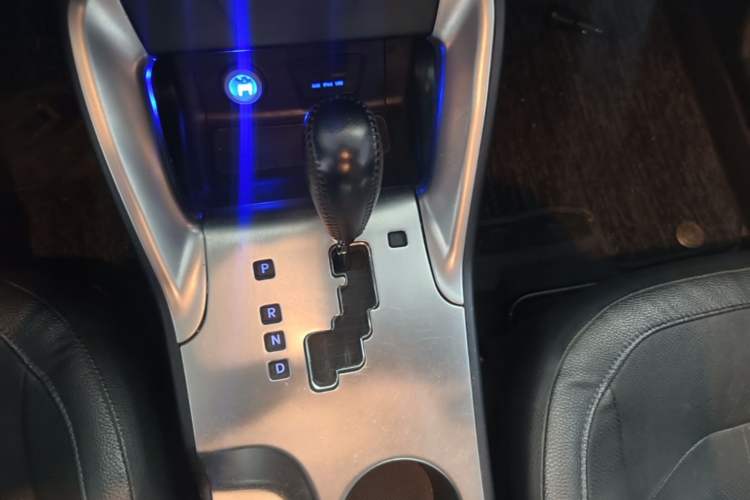 Used Hyundai ix35 2013 2.0L Automatic Two-Wheel Drive Smart GLS China IV Standard Gear Lever
