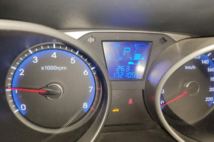Used Hyundai ix35 2013 2.0L Automatic Two-Wheel Drive Smart GLS China IV Standard Odometer Close Up