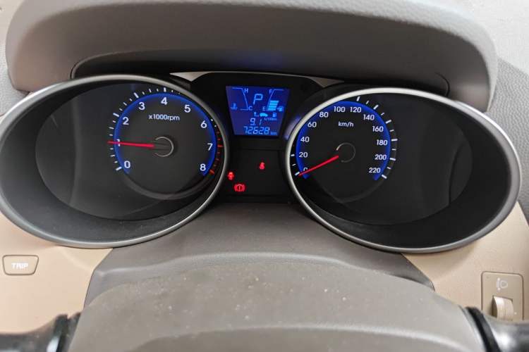 Used Hyundai ix35 2013 2.0L Automatic Two-Wheel Drive Smart GLS China IV Standard Odometer Close Up