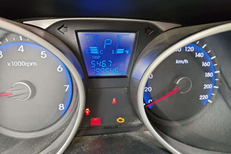 Used Hyundai ix35 2013 2.0L Automatic Two-Wheel Drive Smart GLS China IV Standard Odometer Close Up
