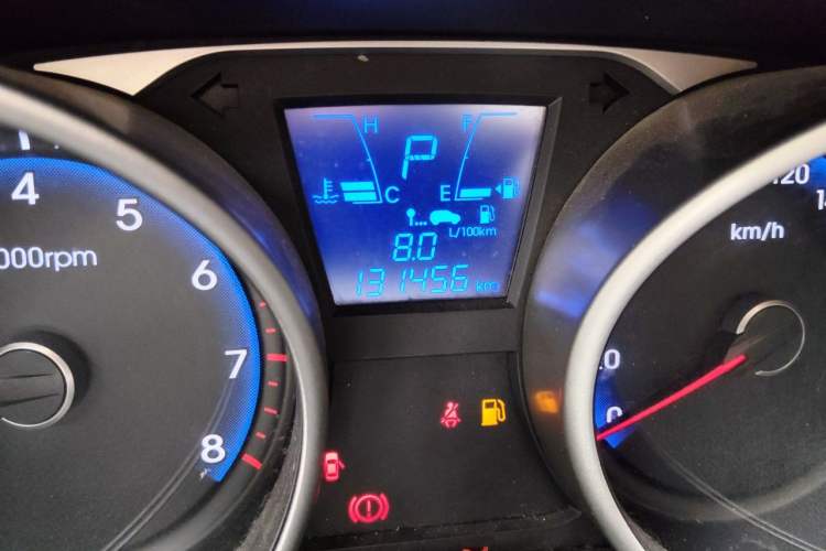 Used Hyundai ix35 2013 2.0L Automatic Two-Wheel Drive Smart GLS China IV Standard Odometer Close Up