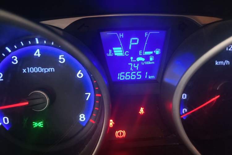 Used Hyundai ix35 2013 2.0L Automatic Two-Wheel Drive Smart GLS China IV Standard Odometer Close Up