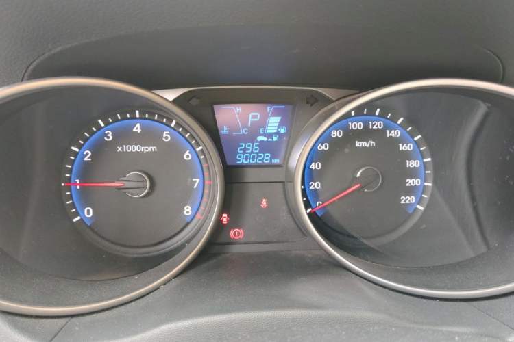Used Hyundai ix35 2013 2.0L Automatic Two-Wheel Drive Smart GLS China IV Standard Odometer Close Up