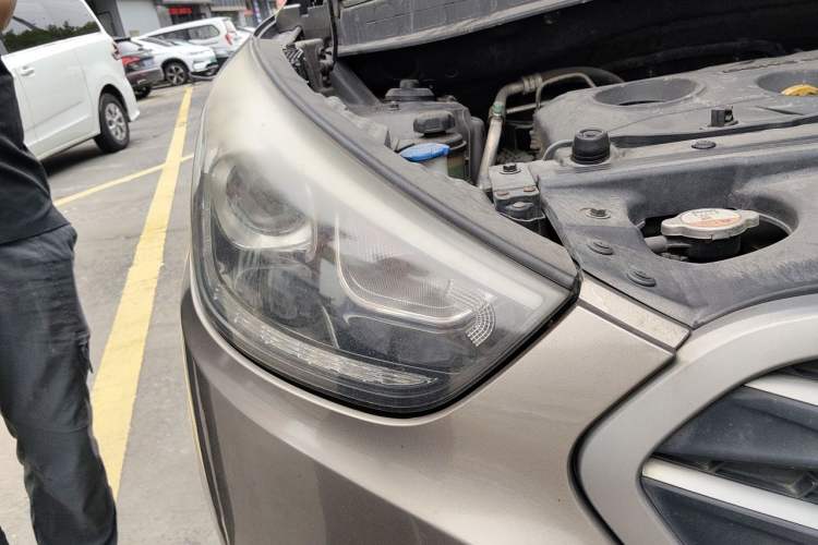Used Hyundai ix35 2013 2.0L Automatic Two-Wheel Drive Smart GLS China IV Standard Right Front Headlight