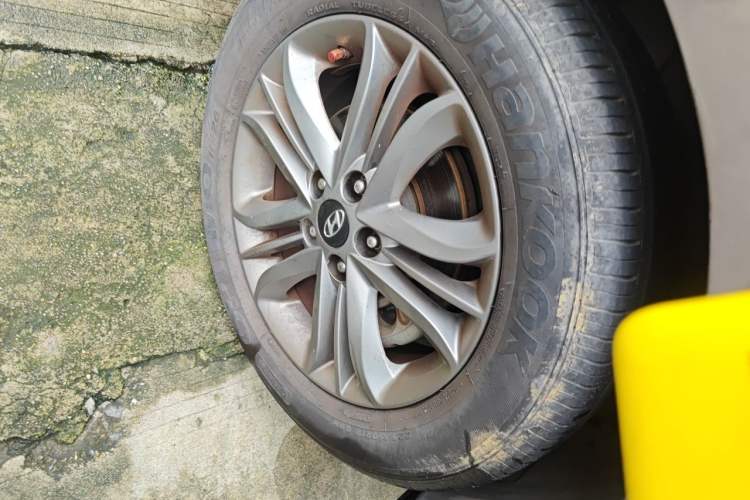 Used Hyundai ix35 2013 2.0L Automatic Two-Wheel Drive Smart GLS China IV Standard Right Front Wheel Hub