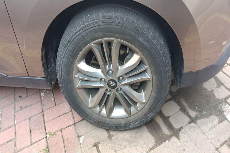 Used Hyundai ix35 2013 2.0L Automatic Two-Wheel Drive Smart GLS China IV Standard Right Front Wheel Hub
