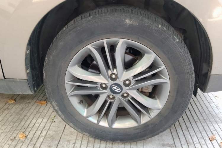 Used Hyundai ix35 2013 2.0L Automatic Two-Wheel Drive Smart GLS China IV Standard Right Front Wheel Hub