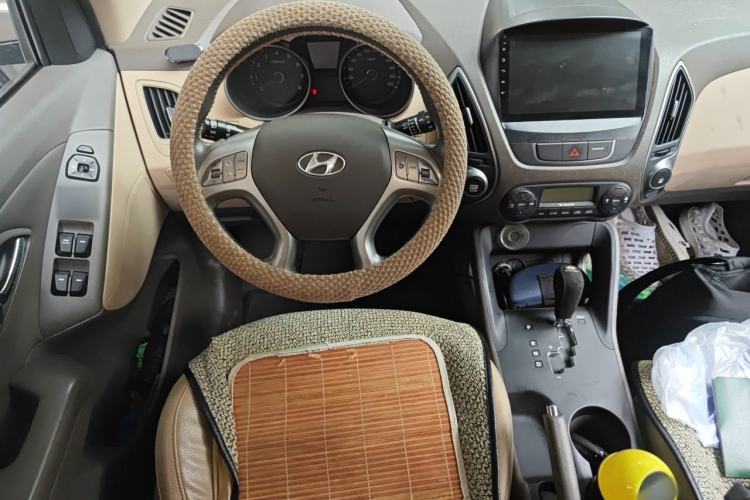 Used Hyundai ix35 2013 2.0L Automatic Two-Wheel Drive Smart GLS China IV Standard Steering Wheel