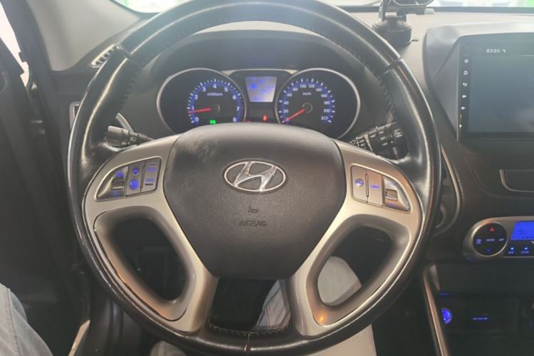 Used Hyundai ix35 2013 2.0L Automatic Two-Wheel Drive Smart GLS China IV Standard Steering Wheel