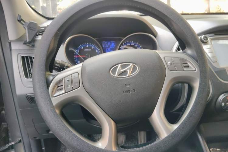 Used Hyundai ix35 2013 2.0L Automatic Two-Wheel Drive Smart GLS China IV Standard Steering Wheel