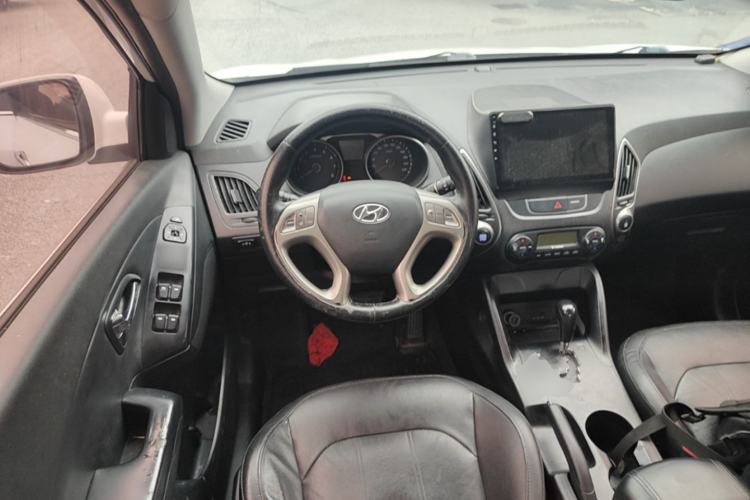 Used Hyundai ix35 2013 2.0L Automatic Two-Wheel Drive Smart GLS China V Standard Steering Wheel