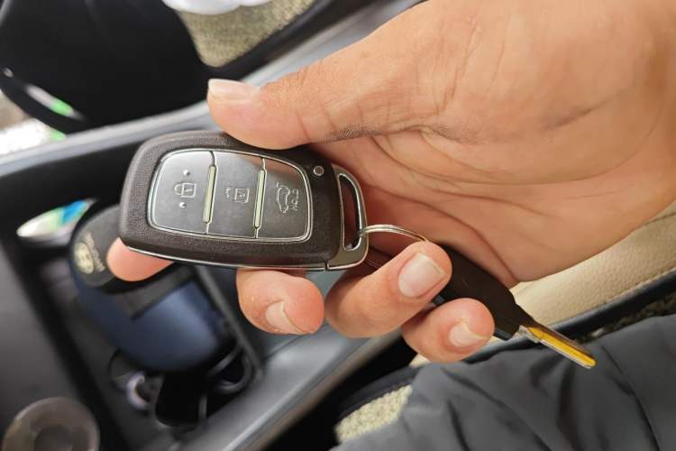 Used Hyundai ix35 2013 2.0L Automatic Two-Wheel Drive Smart GLS China IV Standard Vehicle Key