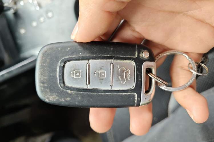 Used Hyundai ix35 2013 2.0L Automatic Two-Wheel Drive Smart GLS China IV Standard Vehicle Key