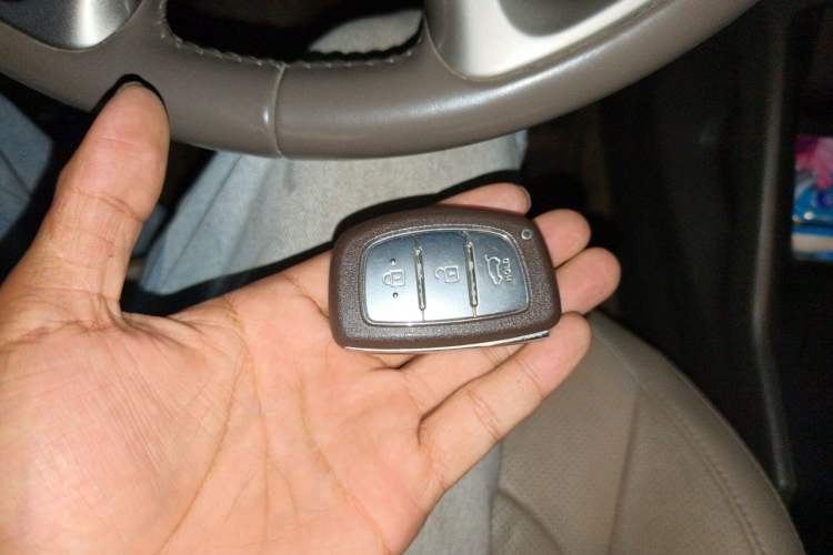 Used Hyundai ix35 2013 2.0L Automatic Two-Wheel Drive Smart GLS China IV Standard Vehicle Key