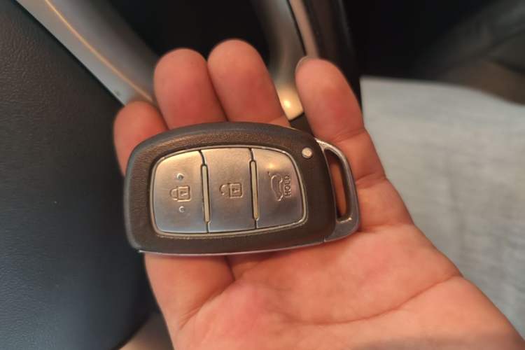 Used Hyundai ix35 2013 2.0L Automatic Two-Wheel Drive Smart GLS China IV Standard Vehicle Key