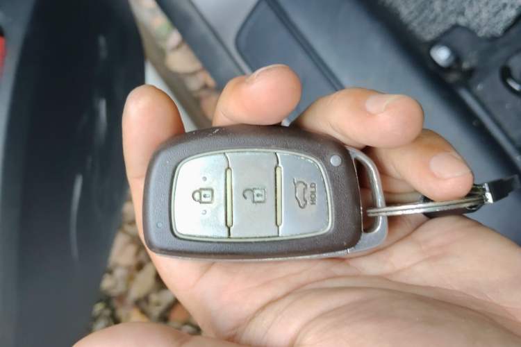Used Hyundai ix35 2013 2.0L Automatic Two-Wheel Drive Smart GLS China IV Standard Vehicle Key