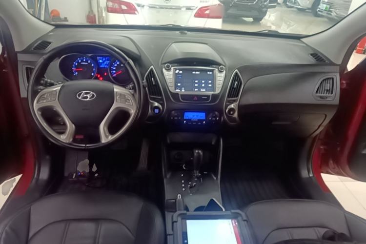 Used Hyundai ix35 2013 2.0L Automatic Two-Wheel Drive Smart GLS China IV Standard Center Console