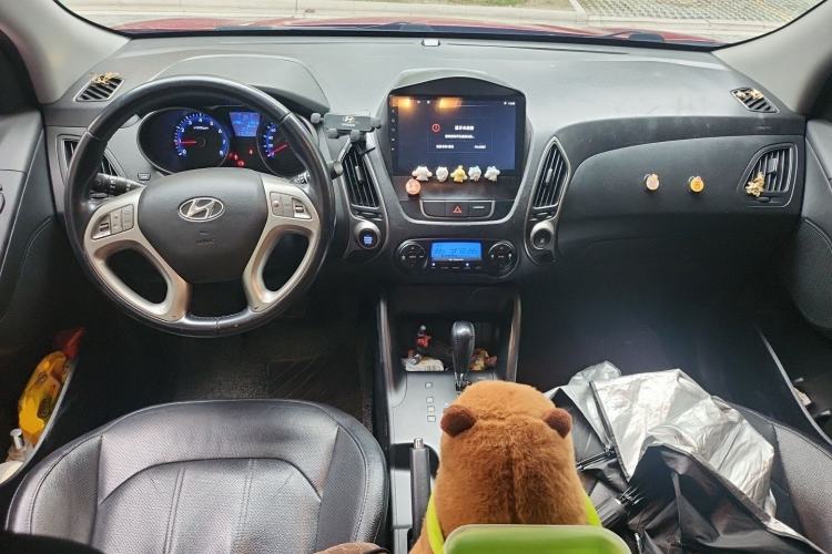 Used Hyundai ix35 2013 2.0L Automatic Two-Wheel Drive Smart GLS China IV Standard Center Console