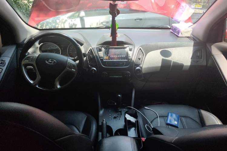 Used Hyundai ix35 2013 2.0L Automatic Two-Wheel Drive Smart GLS China V Standard Center Console