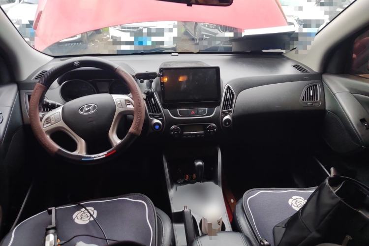 Used Hyundai ix35 2013 2.0L Automatic Two-Wheel Drive Smart GLS China IV Standard Center Console