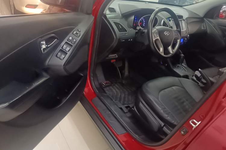 Used Hyundai ix35 2013 2.0L Automatic Two-Wheel Drive Smart GLS China IV Standard Driver Seat