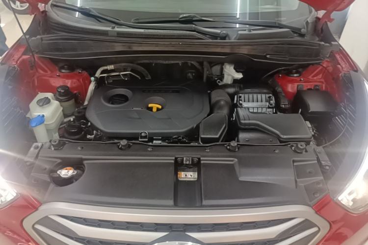Used Hyundai ix35 2013 2.0L Automatic Two-Wheel Drive Smart GLS China IV Standard Engine Bay