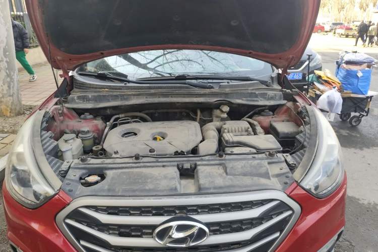 Used Hyundai ix35 2013 2.0L Automatic Two-Wheel Drive Smart GLS China IV Standard Engine Bay