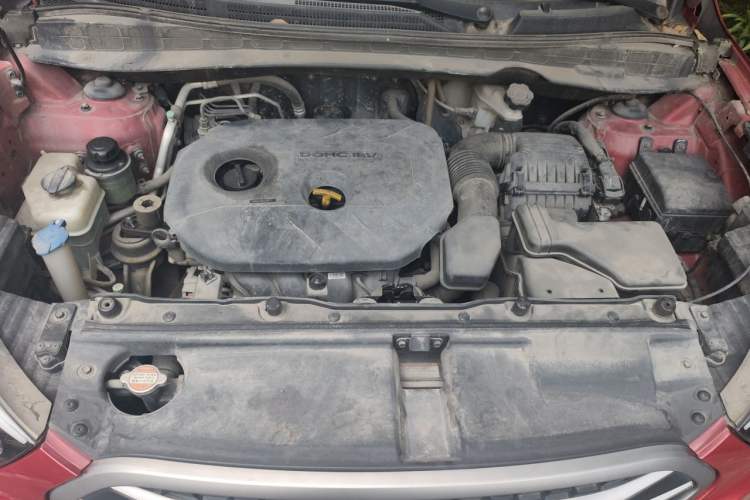 Used Hyundai ix35 2013 2.0L Automatic Two-Wheel Drive Smart GLS China V Standard Engine Bay