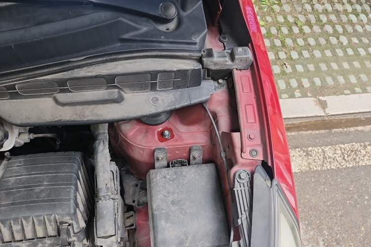 Used Hyundai ix35 2013 2.0L Automatic Two-Wheel Drive Smart GLS China IV Standard Engine Bay Left