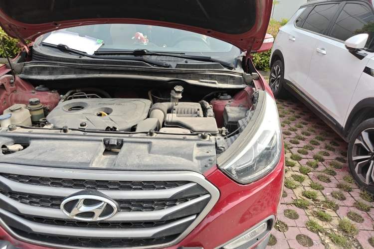 Used Hyundai ix35 2013 2.0L Automatic Two-Wheel Drive Smart GLS China IV Standard Engine Bay Left