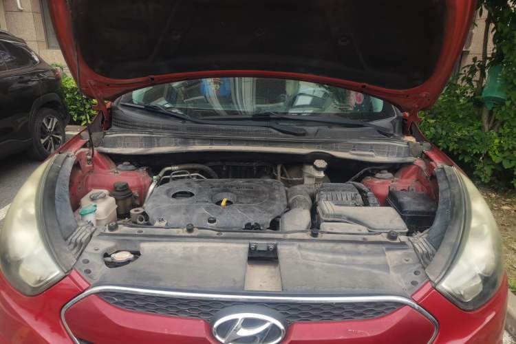 Used Hyundai ix35 2013 2.0L Automatic Two-Wheel Drive Smart GLS China IV Standard Engine Bay