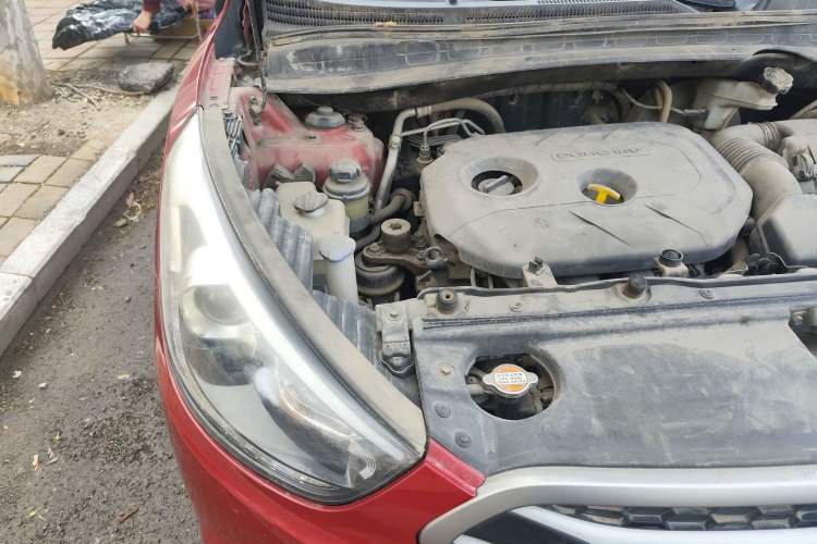 Used Hyundai ix35 2013 2.0L Automatic Two-Wheel Drive Smart GLS China IV Standard Engine Bay Right