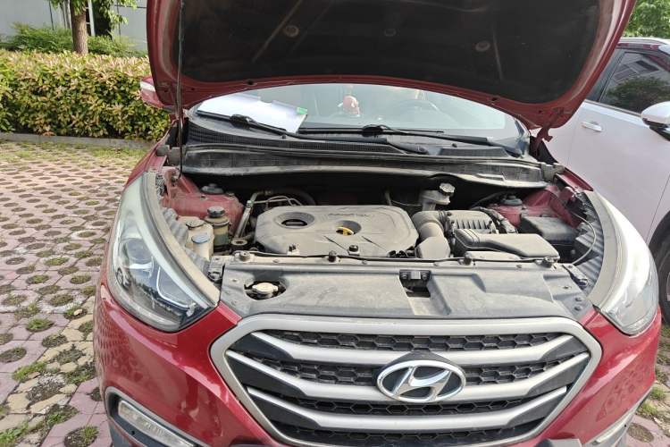 Used Hyundai ix35 2013 2.0L Automatic Two-Wheel Drive Smart GLS China IV Standard Engine Bay Right