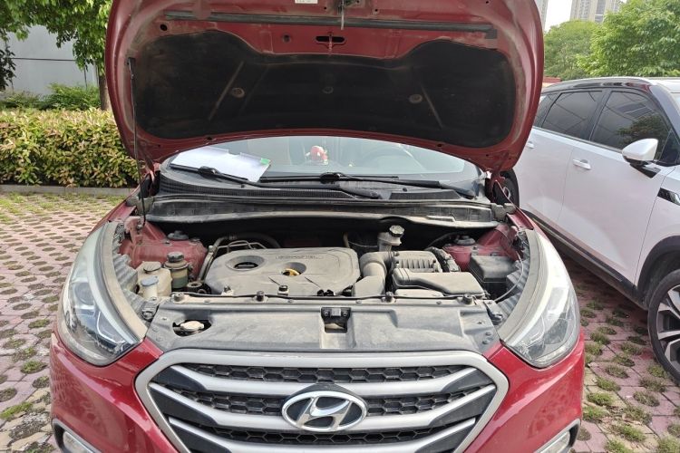 Used Hyundai ix35 2013 2.0L Automatic Two-Wheel Drive Smart GLS China IV Standard Engine Bay