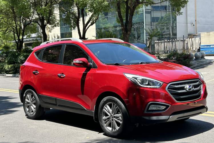 Used Hyundai ix35 2013 2.0L Automatic Two-Wheel Drive Smart GLS China IV Standard Exterior 2