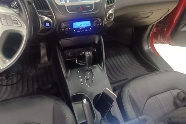 Used Hyundai ix35 2013 2.0L Automatic Two-Wheel Drive Smart GLS China IV Standard Gear Lever