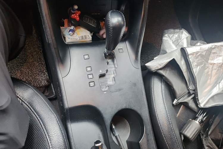 Used Hyundai ix35 2013 2.0L Automatic Two-Wheel Drive Smart GLS China IV Standard Gear Lever