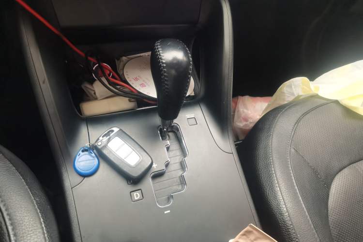 Used Hyundai ix35 2013 2.0L Automatic Two-Wheel Drive Smart GLS China IV Standard Gear Lever