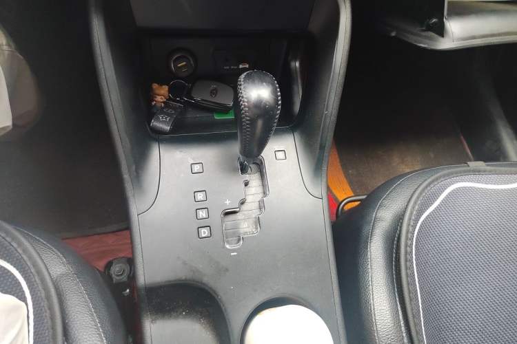 Used Hyundai ix35 2013 2.0L Automatic Two-Wheel Drive Smart GLS China IV Standard Gear Lever