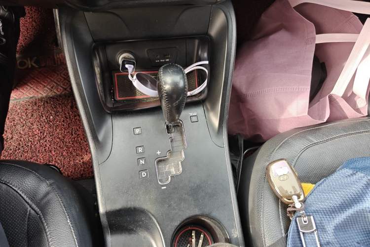 Used Hyundai ix35 2013 2.0L Automatic Two-Wheel Drive Smart GLS China IV Standard Gear Lever