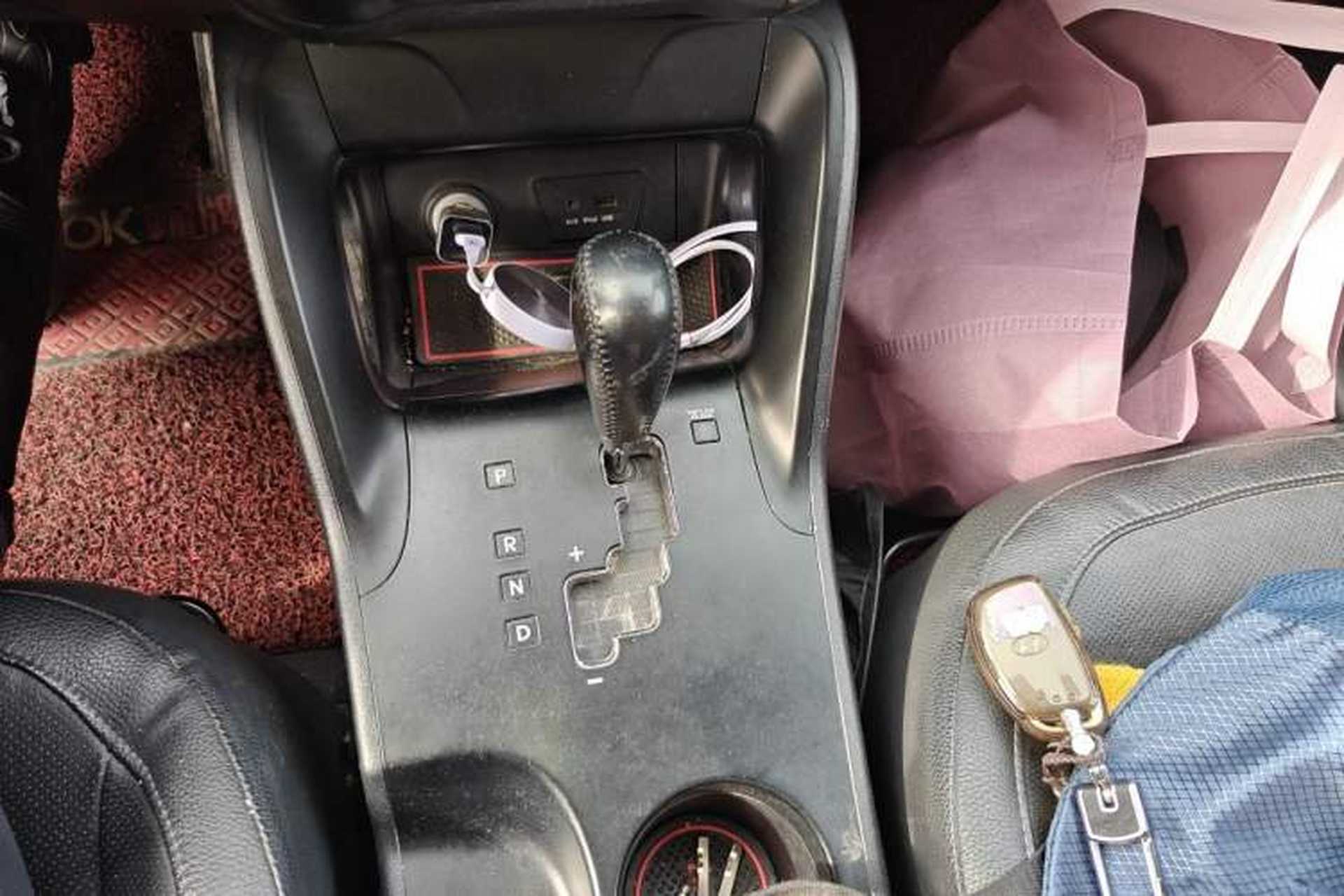 Used Hyundai ix35 2013 2.0L Automatic Two-Wheel Drive Smart GLS China IV Standard Gear Lever