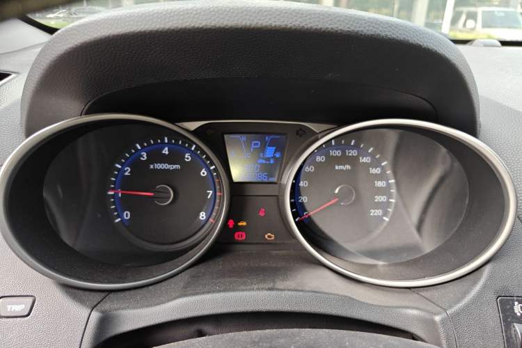 Used Hyundai ix35 2013 2.0L Automatic Two-Wheel Drive Smart GLS China IV Standard Instrument Cluster