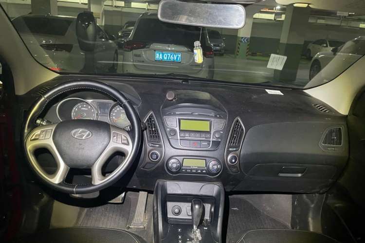 Used Hyundai ix35 2013 2.0L Automatic Two-Wheel Drive Smart GLS China IV Standard Interior 2